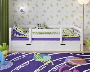 Детская кровать из массива березы Соня-5 (Белый/Лак) в Березниках - berezniki.ok-mebel.com | фото