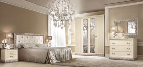 Комод Тиффани штрих-лак/серебро (ТФКМ-1) в Березниках - berezniki.ok-mebel.com | фото 2